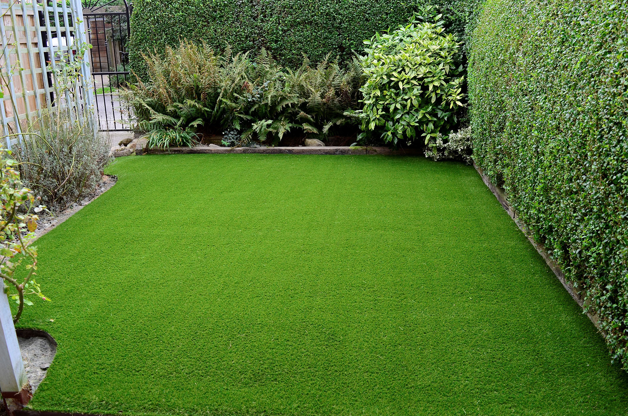 artificial-turf-grass-installation-2